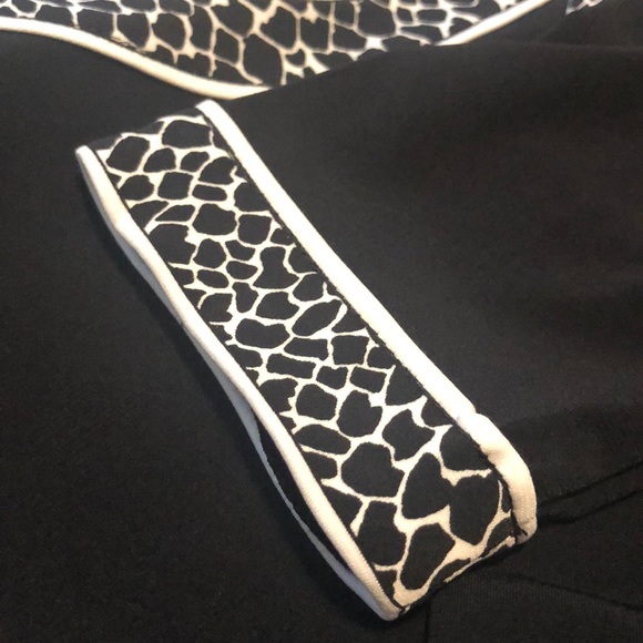 Classic flattering black dress - Picture 3 of 3